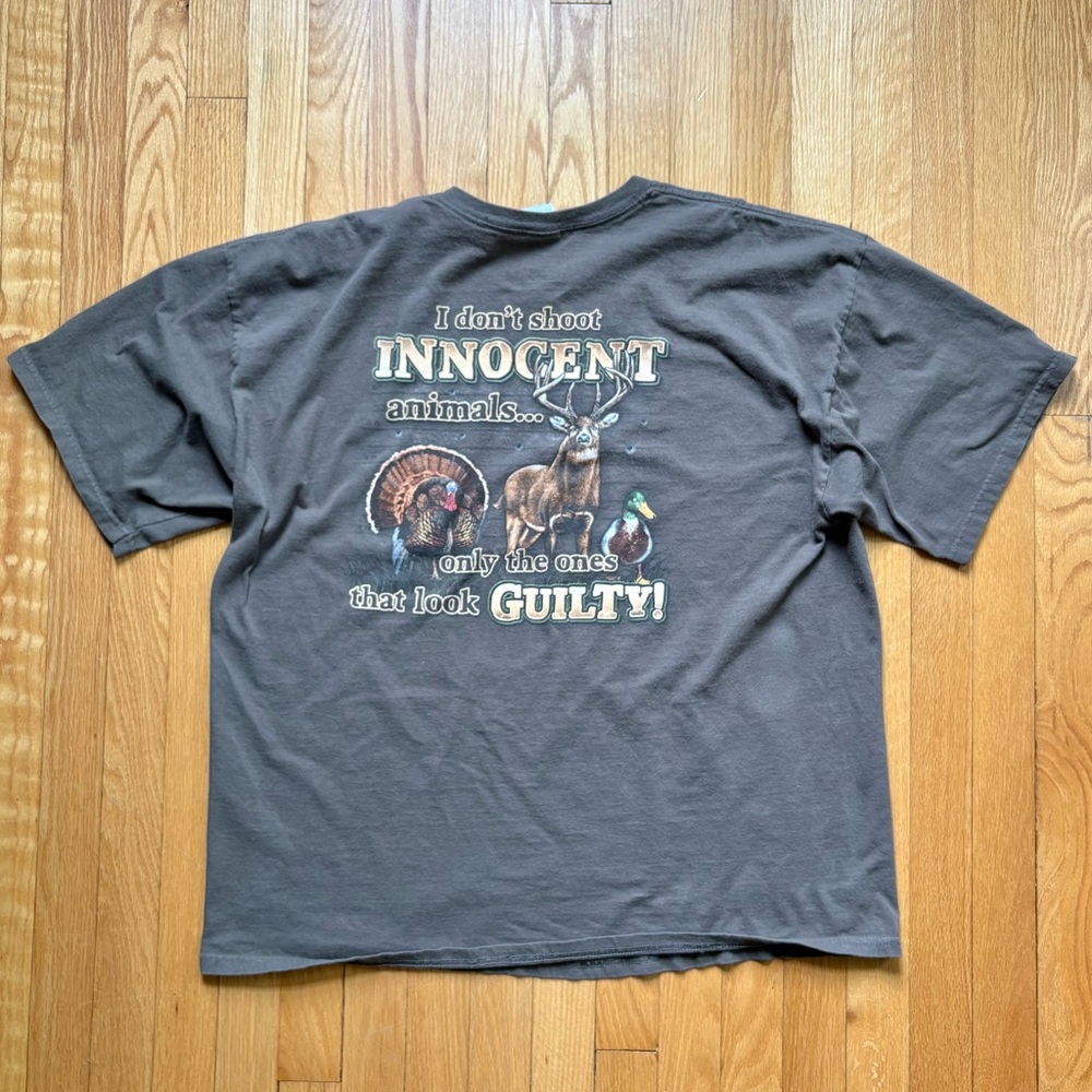 Vintage “I Don’t Shoot Innocent Animals” Gildan Men’s T-Shirt 2XL Brown Hunting